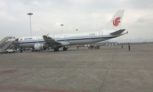 Thất tình, thông báo có bom trên máy bay