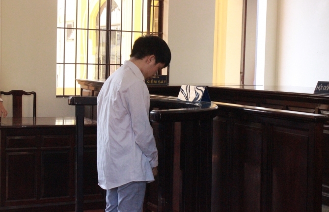 Uống 2 chai bia, nổi cơn thú tính hiếp dâm bé hàng xóm