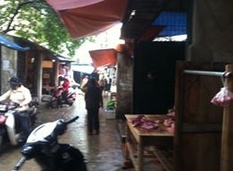 Tranh nhau chỗ để xe, chủ hàng giò chả chém trọng thương chủ hàng thịt