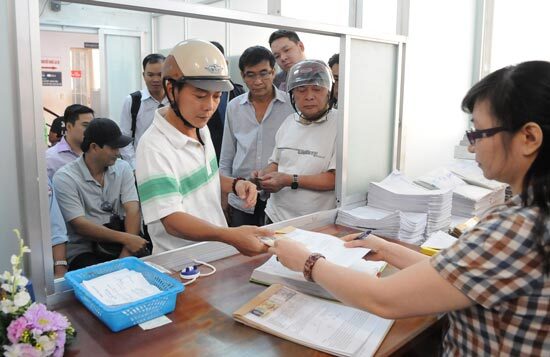 Từ hôm nay (9/3), đăng kí cấp đổi giấy phép lái xe qua tổng đài