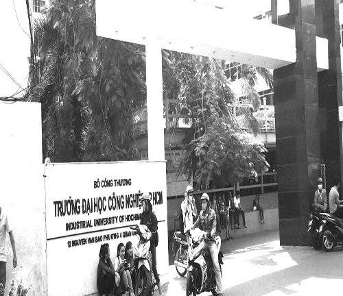 Khởi tố nguyên giảng viên ĐH Công nghiệp TP.HCM “ăn quỵt” học phí