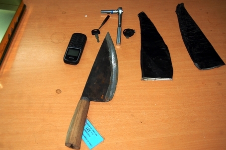 Bị phát hiện, nhóm trộm dùng dao chém cảnh sát