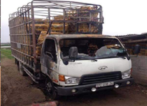 Mang xăng đốt xe hàng xóm để giải quyết mâu thuẫn