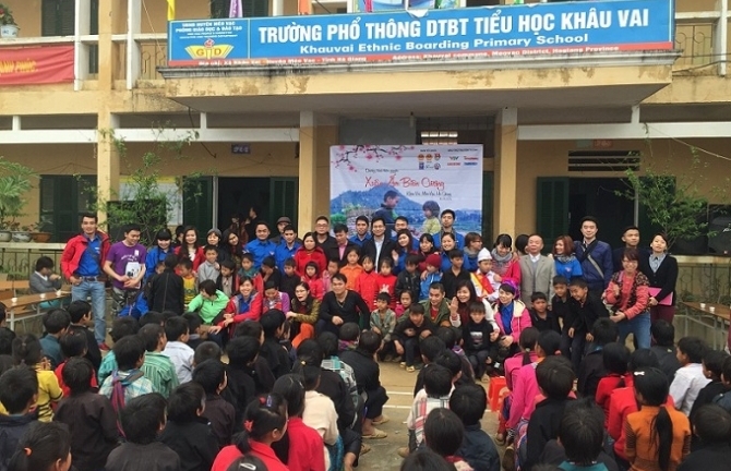  Hoa hậu Nguyễn Cao Kỳ Duyên tham dự chương trình thiện nguyện