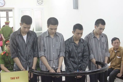 Vụ chém người gần chết tại quán karaoke: Tranh cãi về tội danh