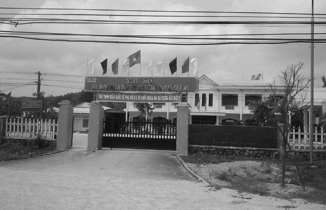 Nhìn từ những vụ lãnh đạo xã ăn chặn từ dê đến gà của dân nghèo