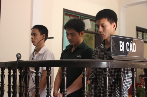 Tranh giành khách, phụ xe nổ súng hỗn chiến trong đêm