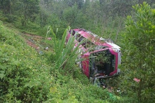 Lật xe ở biên giới Trung Quốc, 23 người Việt thương vong