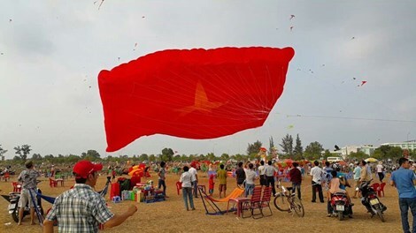 Bé trai tử vong do diều cuốn: Cơ quan chức năng sẽ làm gì?