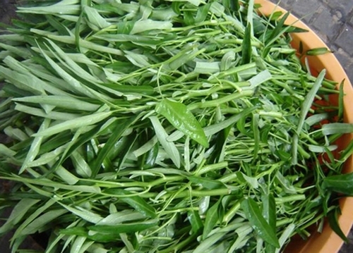 Nguy hiểm khi ăn rau muống không đúng cách