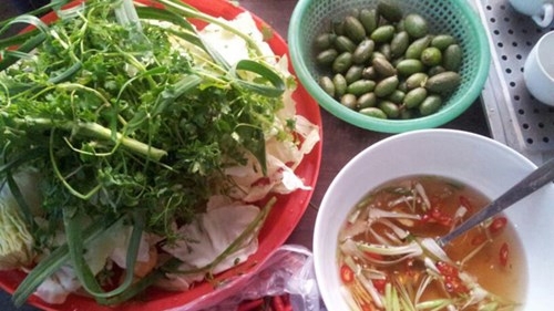 Độc đáo món nhót cuốn lá cải của người Tây Bắc