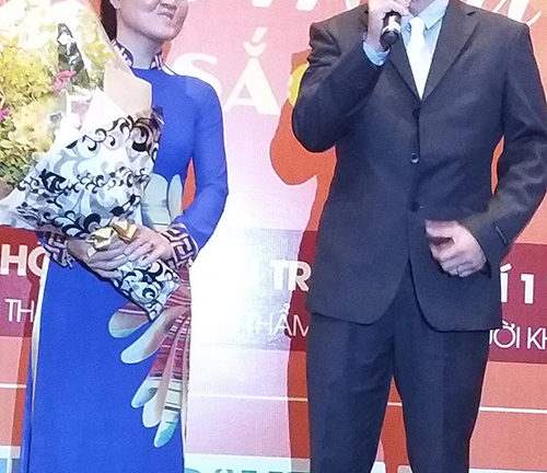 Ca sĩ Thủy Tiên được chương trình ‘Phép màu sắc đẹp’ giúp đỡ