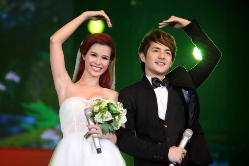 Ông Cao Thắng cầu hôn Đông Nhi sau 6 năm yêu nhau