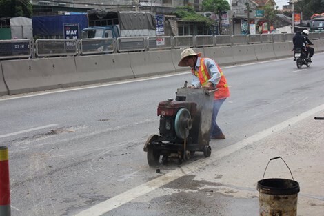 Lún quốc lộ: Đình chỉ Chi cục trưởng đường bộ II