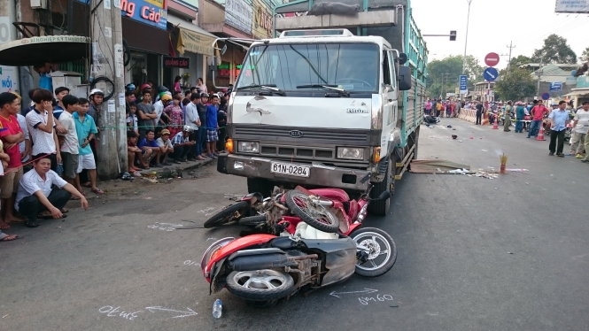 Đâm xe liên hoàn ở quốc lộ 13, 1 người chết nhiều người bị thương