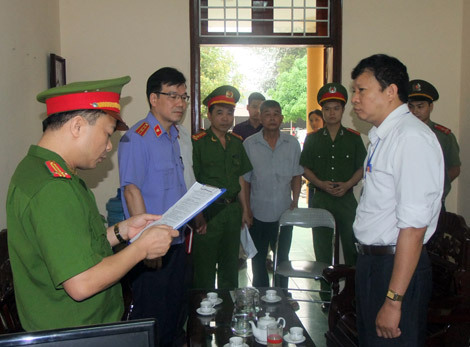 Bắt Phó Chủ tịch xã 