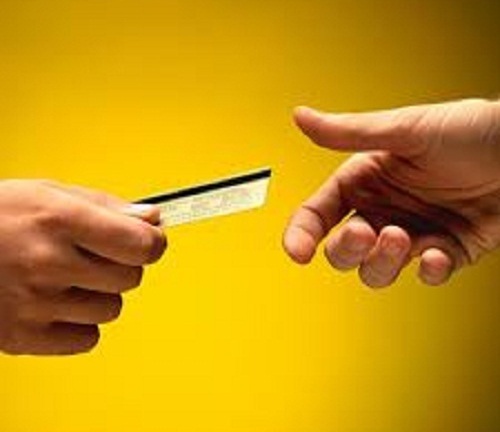 Nữ đại gia - người ăn xin và thẻ ngân hàng trị giá gần 20 tỷ