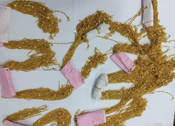 Tài xế phát hiện 300 dây chuyền vàng bị bỏ quên trên taxi