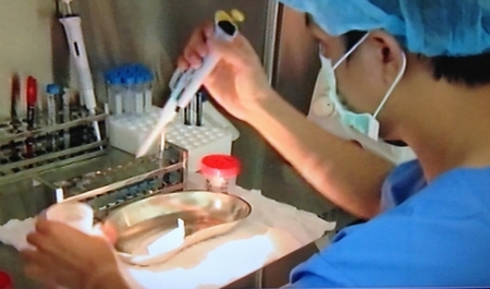 Bi hài chuyện đi lấy con...“giống” của anh chồng yếu sinh lý