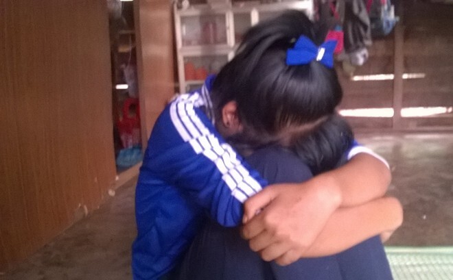 Bé gái 14 tuổi ngất xỉu khi bị hai thanh niên vào nhà hãm hiếp