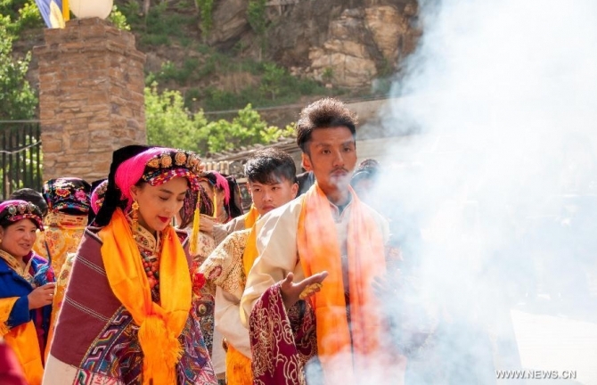 Đám cưới “gây sốt” của cặp đôi 8X Tây Tạng