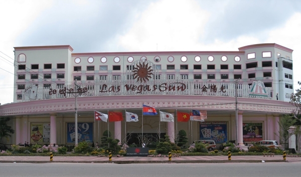 Thâm nhập casino chết chóc bên kia biên giới