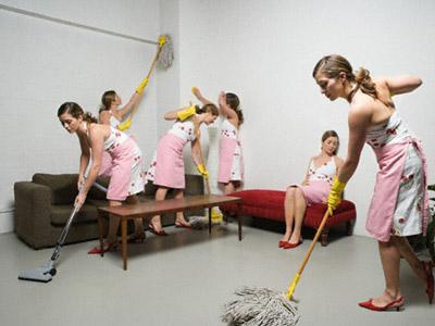Khổ vì nhà có cô giúp việc trẻ đẹp
