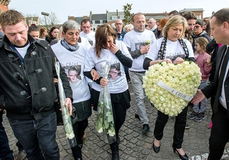 Bé 9 tuổi người Pháp bị hiếp, giết gây phẫn nộ