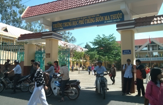 Công an Đắk Lắk nói gì về vụ bắt học sinh tại trường?