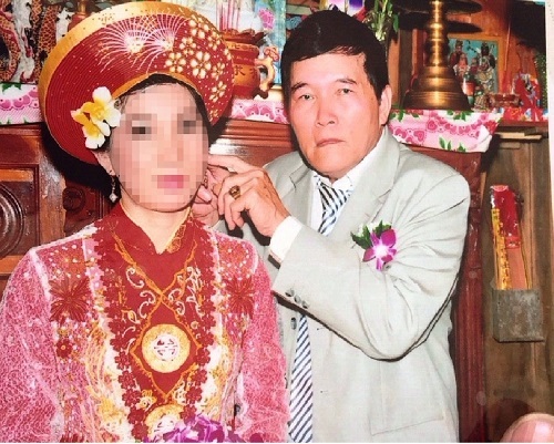 Kiều nữ dính bẫy tình vì... súng nhựa, vàng giả!