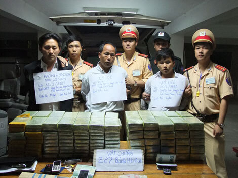 Bắt quả tang vụ vận chuyển 227 bánh heroin