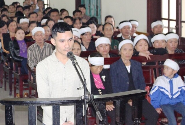 Không được xin lỗi, vác đao tự chế đến đoạt mạng hàng xóm