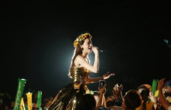 Hồ Ngọc Hà bức xúc vì bị đồn khoe nhẫn kim cương 21 tỷ