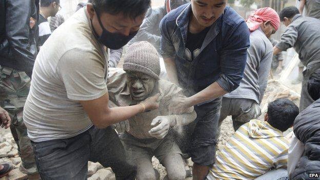 Thảm họa động đất ở Nepal, ít nhất 500 người đã chết