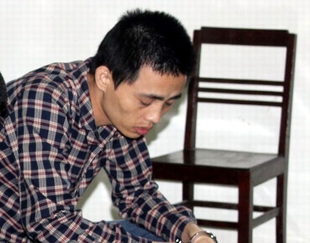 Vác dao đòi giết cả nhà người yêu nhí vì bị cấm yêu