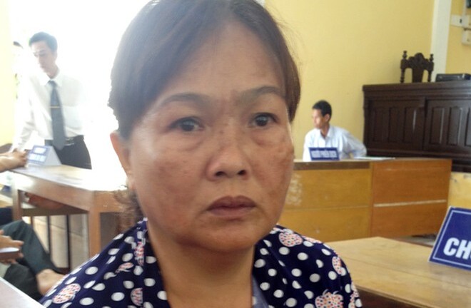 Thiếu niên sát hại bé bán vé số: Mẹ hung thủ phải bán nhà để bổi thường