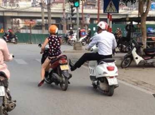 Clip nam thanh niên đạp cô gái mang bầu gây xôn xao