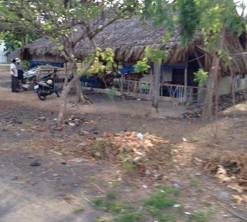 Bí ẩn yêu râu xanh mặc quần xì đỏ