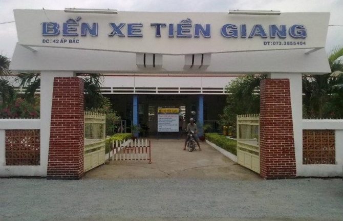 Bé gái 7 ngày tuổi bị bỏ rơi ở bến xe: Chuyện nhận con cảm động
