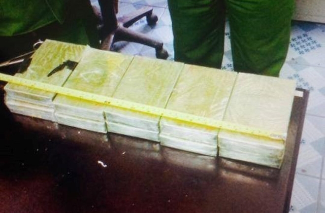 Bắt hai anh em ruột