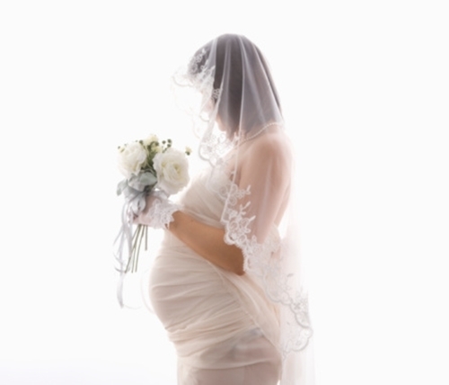 Phải nuôi con một mình vì trót dại 'ăn cơm trước kẻng'