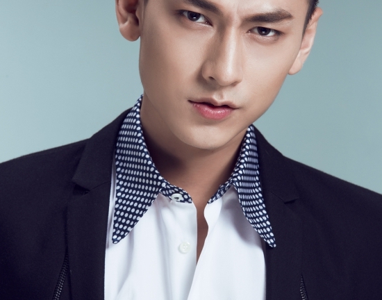 Isaac sốc khi bị đồn