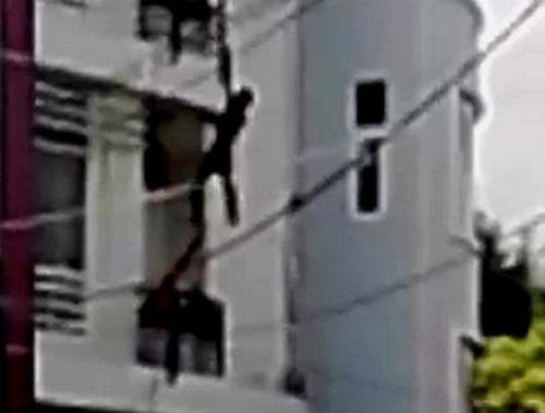 Phạt tiền thanh niên ngáo đá đu mình như người nhện ở Gia Lai