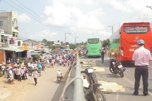 Vụ tai nạn 4 người chết: Nước mắt người cha mất vợ, mất con