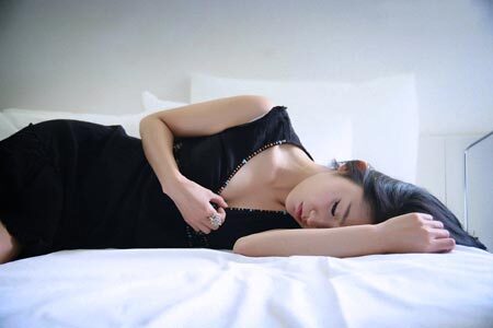 Chồng nợ nần ngập đầu còn ngoại tình với người yêu cũ