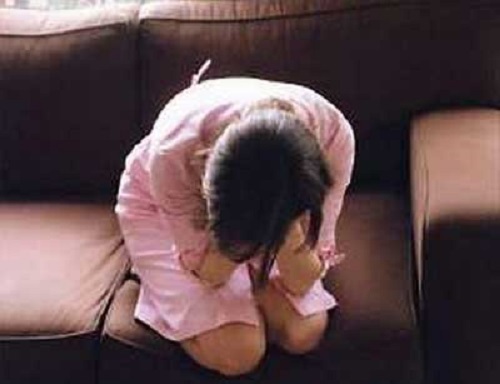 Bạn trai ép phá thai bằng thuốc