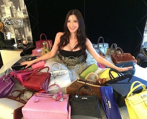 Nữ tỷ phú hot girl sở hữu hơn 200 túi  Hermes đến Ngọc Trinh cũng phải ghen tỵ