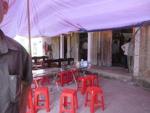 Vụ bé trai 4 tuổi bị đuối nước: Người cha khóc ngất bên thi thể con