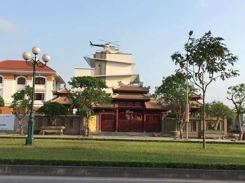 Trực thăng đậu trên nóc nhà: Đại gia lên tiếng, chính quyền vận động tháo dỡ