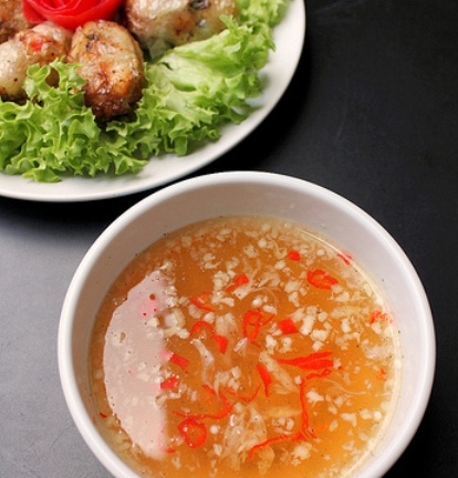 Mẹo làm nước chấm nem rán thơm ngon, đẹp mắt